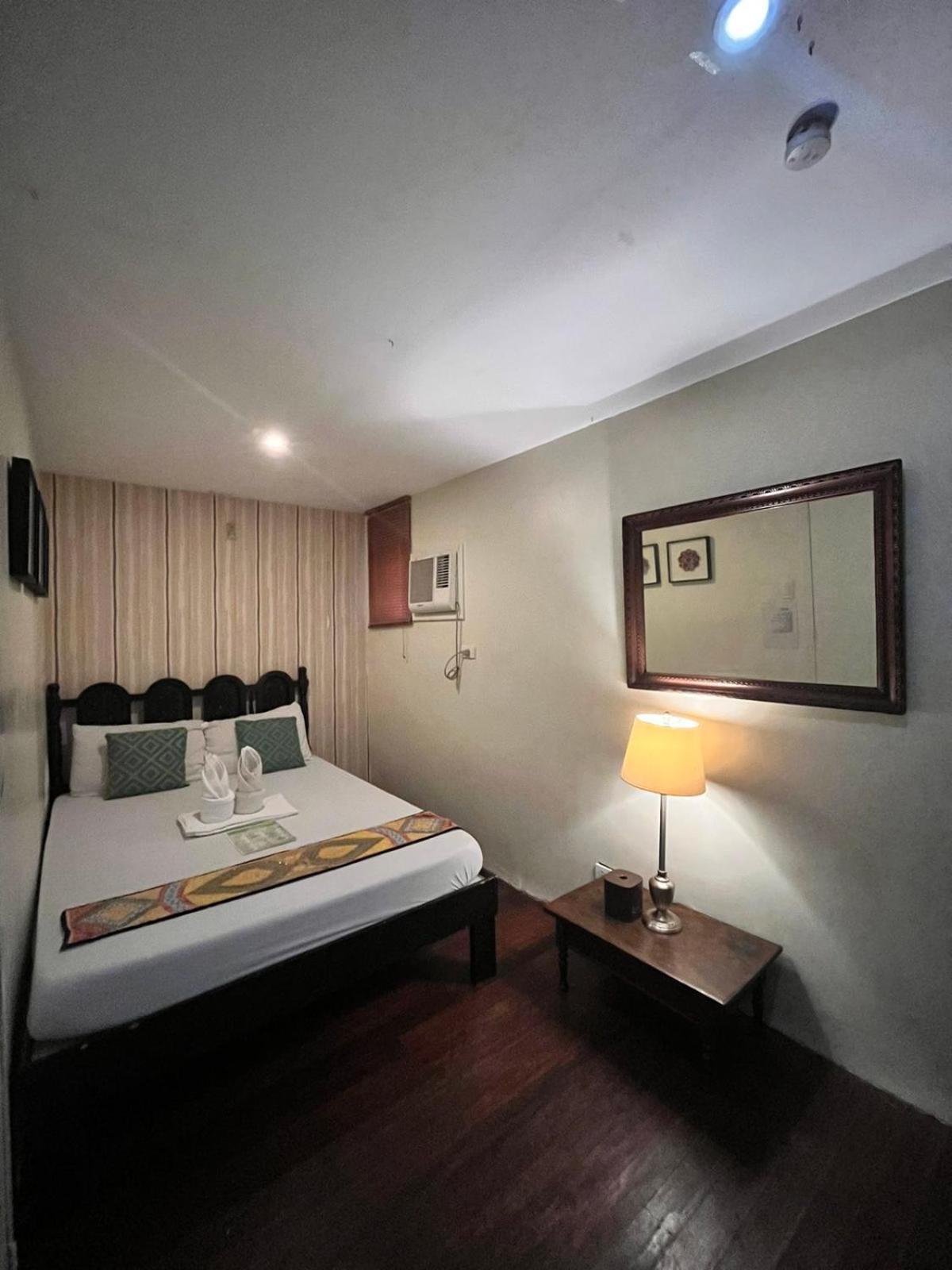 Hotel Courtyard Pasay