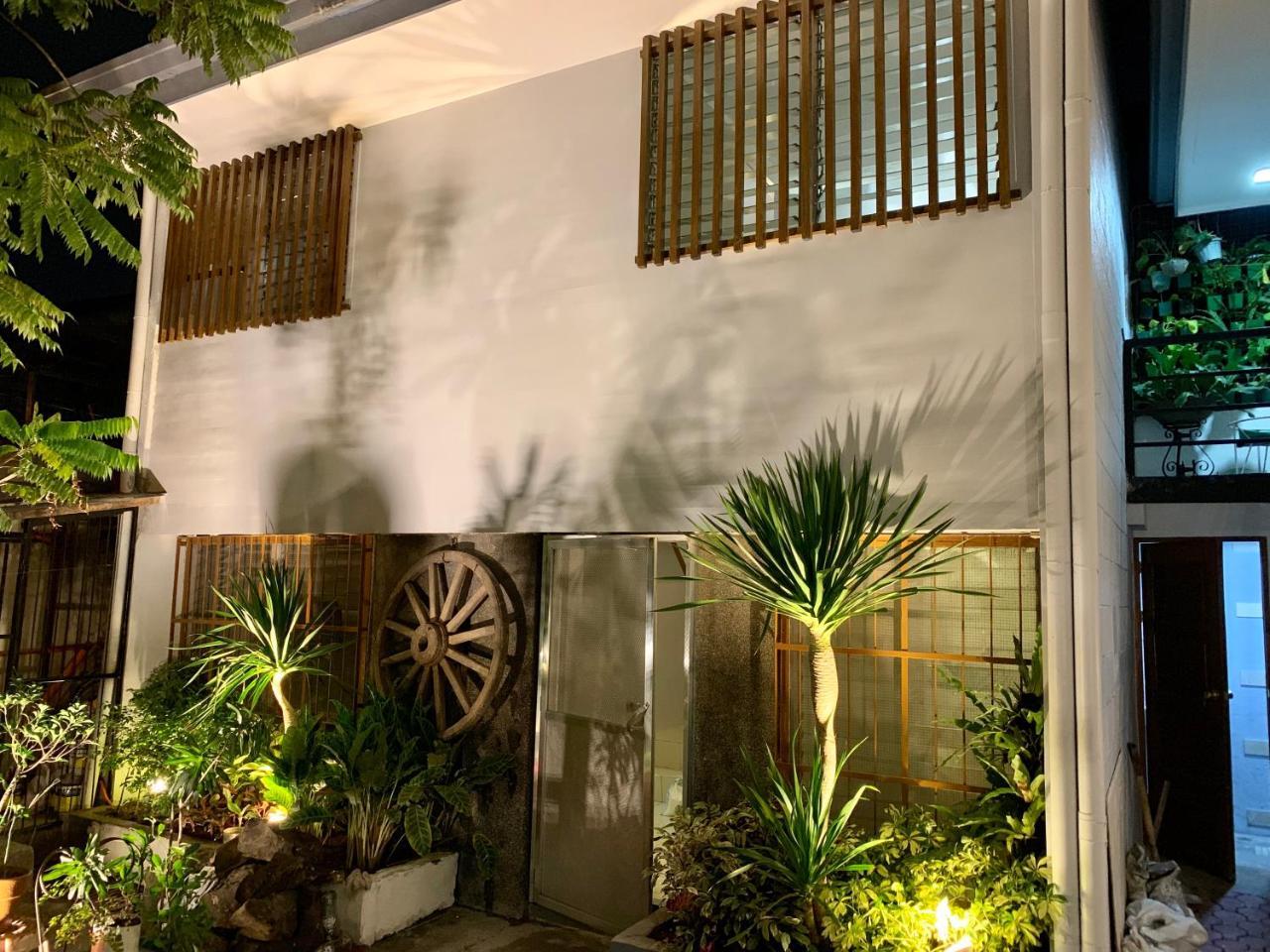 Hotel Courtyard
