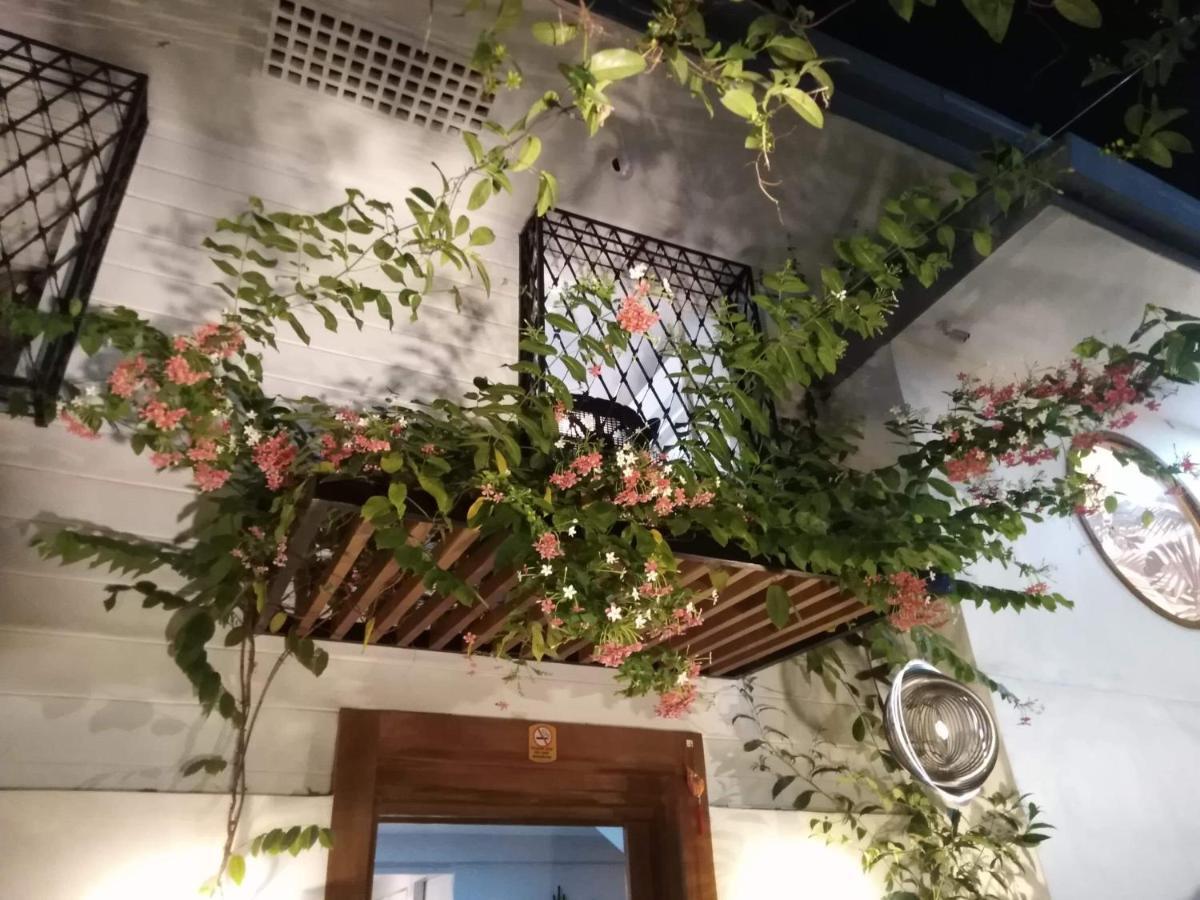 Courtyard 3*